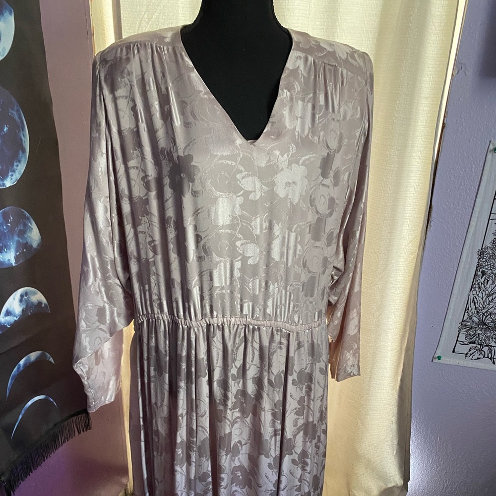 Vintage Skiva MIDI long sleeves DRESSES 100 % silk light gray with flowers XL